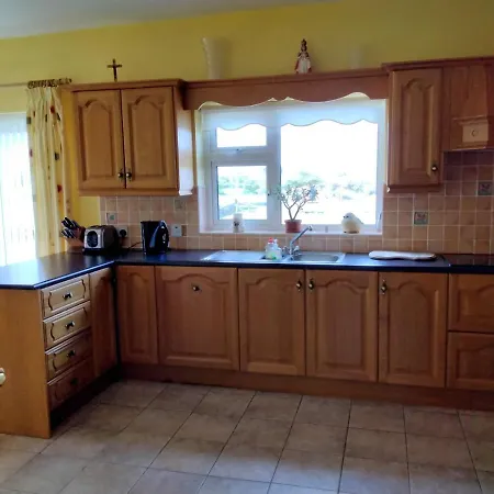 Warm And Welcoming Family بيت للعطل