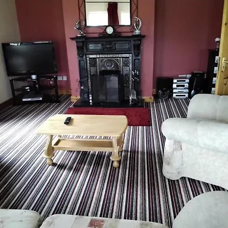 Warm And Welcoming Family بيت للعطل *