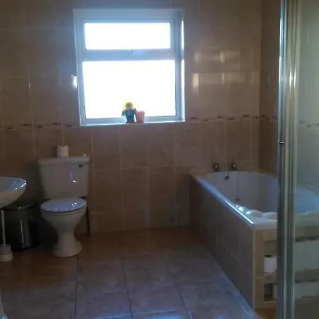 Warm And Welcoming Family بيت للعطل